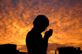 Tata cara membaca doa akhir tahun jelaskan. Tiga Versi Doa Tahun Baru Khasiat Dan Tata Caranya