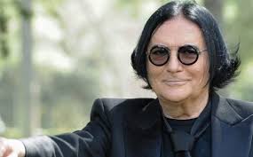 We would like to show you a description here but the site won't allow us. Avete Mai Visto Il Figlio Di Renato Zero Era La Sua Guardia Del Corpo Foto
