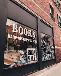 What Re Our Thoughts On Messy Bookstores I Visited This One In Chicago For The First Time In Awhile The Other Day And W City Life Chicago Bookstore Chicago