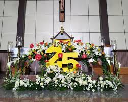 Untuk menjawab pertanyaan ini maka perlu kita jelaskan bahwa bunga disebut sempurna. Bunga Altar Dekor Hutbarto Dekorasi Gereja Sanbarto Facebook