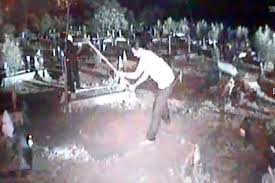 Kali ini detik 12 malam membawa anda mengalami pengalaman mereka yang ingin mencari kewujudan makhluk halus dan. Video Aku Nampak Weh Kru Dedah Kisah Seram Di Sebalik Detik 12 Malam Kisah Dunia