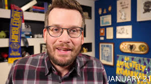 Jag ville jämföra varje "god morgon hank, det är tisdag" från det senaste  året så jag gjorde det här. : r/nerdfighters