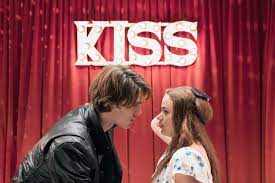Netflix has a whole library to choose from, from historical romances to romantic comedies to everything in between. The Best Teen Romantic Comedies On Netflix 2021 Popsugar Entertainment