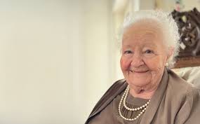 Haar man, haar kinderen Haar vreugde, haar kracht Haar interesse voor het  leven Haar moed, zo sterk De liefde voor haar kleinkin