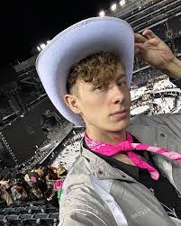 Anthony Roselli's Instagram, Twitter & Facebook