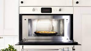 The microwave oven is faster than a conventional oven because the microwaves can penetrate into the food and heat the food from the inside out. 10 Perbedaan Oven Dan Microwave Tokopedia Blog