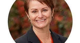 Kelly Cothran's Instagram, Twitter & Facebook