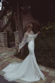 Compliment Your Figure In This Skin Tight Wedding Dress For More Inspiration Visit Our Website Prestonbailey Com Gelin Elbisesi Gelinlik Uzun Gelinlikler