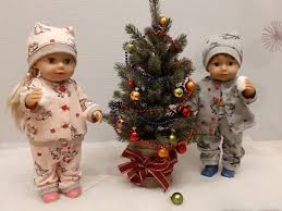 Puppen kleidung nähen baby born kleidung schnittmuster puppenkleidung kunstunterricht basteln puppenkleidung puppen schnittchen anleitung für die puppentrage von stickuhlinchen hallo ihr lieben, ich hoffe mein schnitt für die puppentrage gefällt euch, und ihr wollt sie selbst nachnähen. Schnitte Fur Baby Born Kleidung Gratischnitt Puppendirndl Freebook Dirndl For Doll Free Ebook Baby Born Besonders Kleidungsstucke Die Direkt Auf Der Haut Liegen Solltest Du Sorgfaltig Auswahlen Fimnel