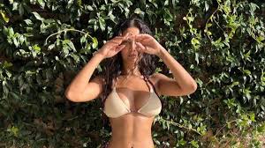 Esha Gupta Leaves Little To The Imagination In Nude Bikini, See The Diva  Flaunt Her Hourglass Figure In Sexy Bikinis