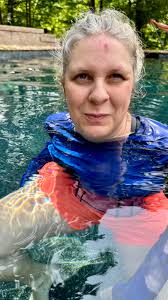Pool day! 💦☀️ We had so much fun hanging out in aunt Alison's pool! Jess  was SO excited to discover that Alison had left these waterproof uno cards  in her pool toy