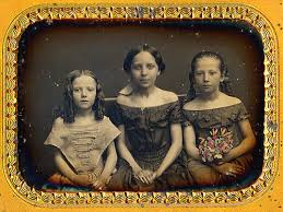Experts Discover Old Photograph Of 5 Sisters From 1836 - They Zoom In And Instantly  Turn Pale When Dr. Ethel Glenfield received a mysterious package containing  an old daguerreotype from 1836, she