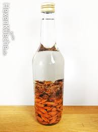 Likor Aus Zwetschgenkernen Falscher Amaretto Hexenkuche De Rezept Zwetschgen Zwetschgen Likor Zwetschgenlikor