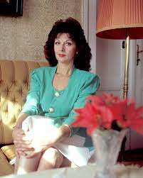 Saskia se stala velmi oblíbenou nejen díky svému vždy perfektně upravenému účesu a elegantnímu vzhledu, ale i podmanivému hlasu a charismatu. Obrazem Saskia Buresova Slavi 70 Let Za Pul Stoleti V Televizi Takrka Nezestarla Aktualne Cz