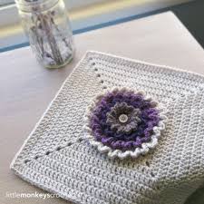 Pattern darning about pattern darning the darning stitch is used in an embroidery technique called 'pattern darning'. Zinnia 12 Square