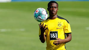 It is reported that he could already be in the bvb u19 in the upcoming series, then aged 15. Trainingslager Statt Schule Darum Darf Bvb Wunderkind Moukoko Mit In Die Schweiz