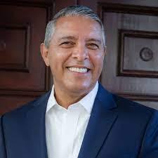 Robert Olavarria's Instagram, Twitter & Facebook