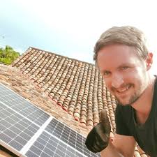 Jeffrey Pennington Tapia y Fabrizio Tapia están contentos con la entrega de  su sistema fotovoltaico en menos de 48 horas desde el pedido. ¡Consigue tu  presupuesto gratuito hoy! #nicamisol #energiasolar #panelessolares #paneles  #