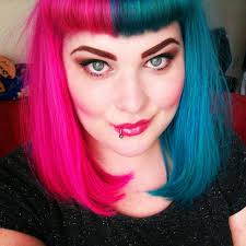 Half Pink And Half Blue Hair Cabelo E Maquiagem Cabelo Rapunzel Cabelo Colorido
