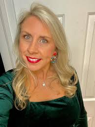 Three years in a row that Aldi has nailed it with the Christmas earrings!