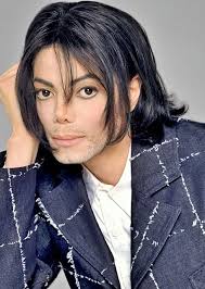 HE LOOKS FRICKIN HOT WITH A BEARD DON'T DENY IT SHAE!!!!!!