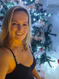 Gillian Etherington (@gillianetherington) • Threads, Say more