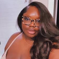 Zaina Khan (@zainaaak)