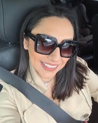 Ne vedem live pe republica! Ce Face Andra In MaÈ™inÄƒ In Timp Ce Se Duce SÄƒ O Ia De La GrÄƒdiniÈ›Äƒ Pe Fiica Sa Libertatea