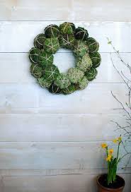 Schön auch als blumentopf für gartenblumen oder mit untersetzer auch als deko für die wohnung eine schöne idee. Fruhlingsdeko Ideen Mit Naturmaterialien Gestalten Mit Moos