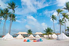 Beberapa objek wisata pantai terbaik di kepulauan riau dapat dijumpai di pulau bintan, dan salah satunya adalah pantai trikora. Berkemah Mewah Di Pinggir Pantai Pulau Ranoh Batam Serunya Pesonaindonesia Kompas Com