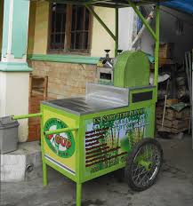 Aug 20, 2019 · resiko rugi usaha angkringan nasi kucing tetap ada, namun resiko ini bisa disiasati dengan berbagai tekhnik promosi, kematangan skill penjual angkringan & kerahaman penjual, serta kualitas & keanekaragaman makanan & minuman yang harus selalu ditingkatkan. Tertarik Usaha Es Tebu Kemasan Simak Strategi Penjualan Nya Bisikanbisnis