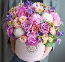 Pin By Liza Dinata On Flower Box 3 Flower Arrangements Flower Boxes Flower Gift
