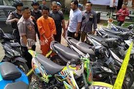 Setelah laporan polisi dibuat akan dilakukan pemeriksaan terhadap pelapor yang dituangkan dalam berita acara pemeriksaan (bap) saksi pelapor. Bikin Laporan Ke Polsek Motornya Hilang Dicuri Dua Orang Ini Malah Diringkus Polisi Semua Halaman Gridmotor Id