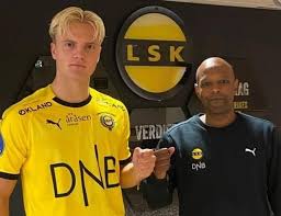 Albert braut tjåland przeniósł się do molde, w którym wcześniej grał też jego kuzyn erling braut håland. Erling Haaland Albert Braut Tjalaand La Maquina Goleadora Del Molde De Noruega Que Apunta A Estrella Mundial Futbol Internacional Depor