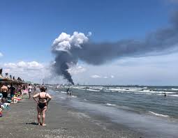 O explozie puternica, urmata de un incendiu, a avut loc, vineri la amiaza, la petromidia navodari. Yh1e7l68hwzuqm