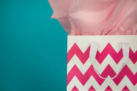 Terdapat pilihan yang tidak berkesudahan untuk membuat apabila anda bercakap tentang kerajinan kertas yang mudah maka kraftangan kertas yang paling asas adalah belajar bagaimana membuat kertas mudah handmade. Cara Tercepat Dan Termudah Untuk Membuat Beg Hadiah Diy