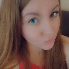 Julie Rollo's Instagram, Twitter & Facebook