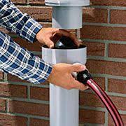 Regenwasser Sammeln Regenwasser Aus Dem Fallrohr Ableiten Montageanleitung Regenrinne Regenwassersammler Dachrinne