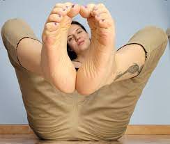 Queen Mary June - Foot Adoration, Foot Fetish Directory and Foot Fetish  Content Creator Index