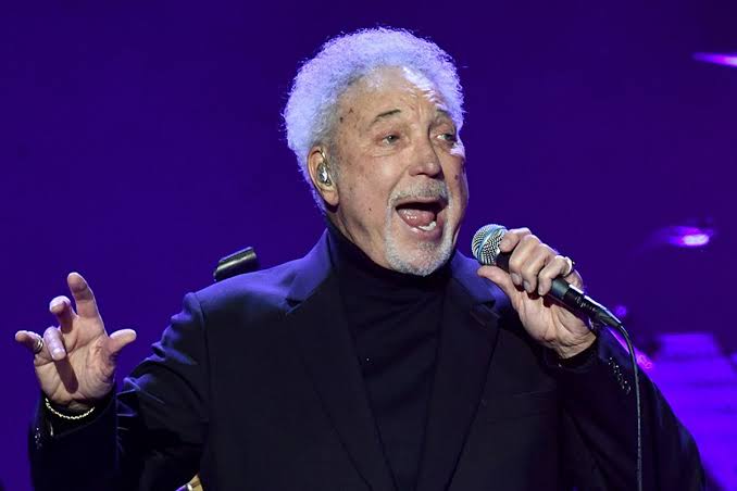 Tom Jones, 83, can't believe his voice is still working as his world tour continues - The Mirror
