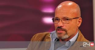 Neves orvosdinasztiából származik, testvérével együtt ötödik . Zacher Gabor Uj Szerelme Miatt Hagyja El Feleseget 24 Hu