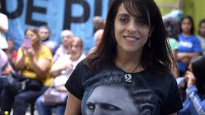 She wears dark red lipstick and small golden hooped earrings. Santa Maria Ahora Propone A Donda Como Jefa De Gobierno