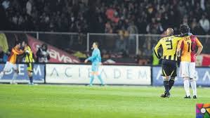 Daha rahat satın alınabilmesi için futbolcuyla olan sözleşmeye artı bir madde eklenir ve bu maddeden sadece gs haberdar edilir. Gecmisten Gunumuze Galatasaray Ile Fenerbahce Arasindaki Yasanan Dostluk Ve Rekabet
