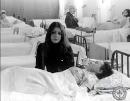 Фильм повествует о прикючениях лауры, дочери священика. Normande 1975