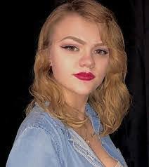 Meredith Crum's Instagram, Twitter & Facebook