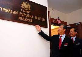 Jika benar bagai dikata, kerajaan perikatan nasional (pn) mungkin dibarisi seorang timbalan perdana menteri tidak lama lagi. Shahidan Syor Muhyiddin Terajui Umno Perlis Semasa Mstar