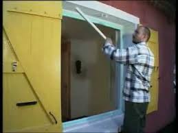 Selon les dimensions de votre fenêtre, choisissez vos cornières afin de parfaitement épouser les. Installation D Une Fenetre Pvc En Renovation Youtube
