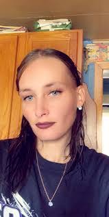 Samantha Deason's Instagram, Twitter & Facebook