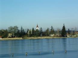 A tó és környéke számos kikapcsolódási, szórakozási lehetőséget kínál, horgászat, vadászat, télen korcsolyázás. Virag Utca Bank Mapio Net