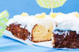 Pina Colada Poke Cake Der Cocktail Klassiker Als Ultrasaftige Und Fluffige Sommer Torte Egal Ob Mit Oder Ohne Alkohol Diese Traumhafte Pina Colada Torte Wird Deine Gaste Begeistern Ein Kuchen Rezept Mit Karibik Feeling